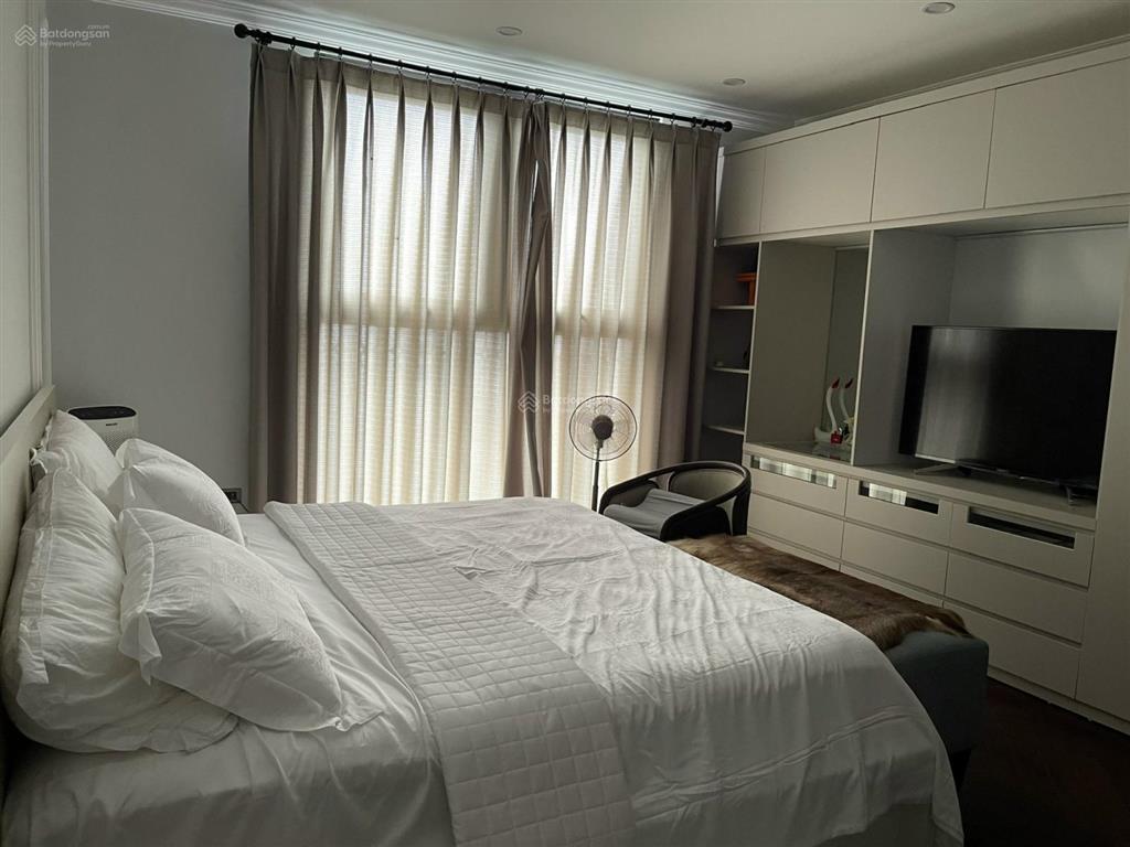 Cho thuê căn hộ tân hoàng minh 36 hoàng cầu, 23 phòng ngủ, view hồ, có slot xe,  0911 400 ***