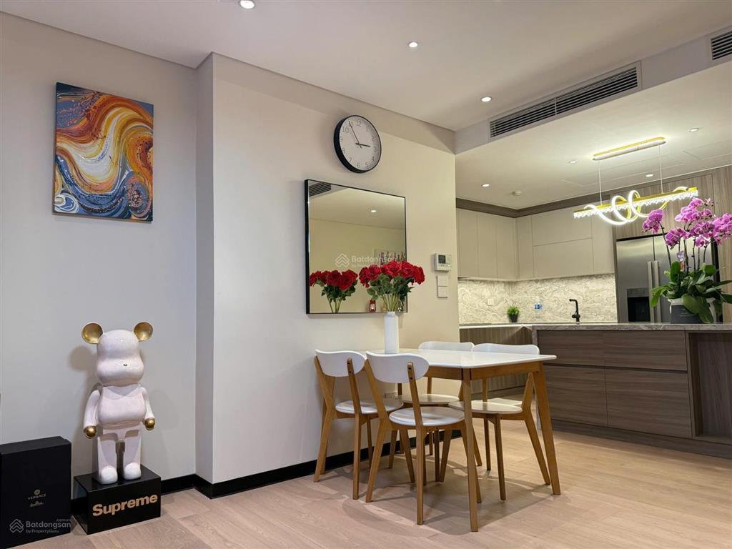 Cần cho thuê căn 2pn tại golden park. đủ đồ. giá 15 tr/th,  0911 400 ***
