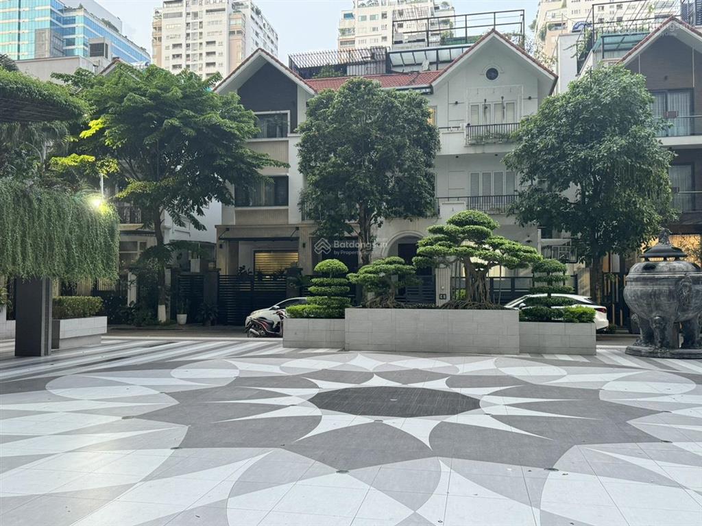 Chính chủ cần bán gấp căn 2pn tầng trung view đẹp có slot xe ô tô giá bán 9,2 tỷ call 0967 175 ***