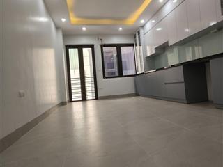 Bán nr tại cổ nhuế, 8,6 tỷ, 37m2, 3pn, 4wc, 5t, 3.8m mặt tiền,thang máy,,mới,gần ô tô.