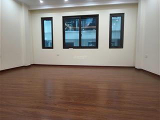 Bán nr đẹp ở hoàng quốc việt, 68 tỷ, 156m2, 10pn, 6wc.thang máy.ô tô tránh