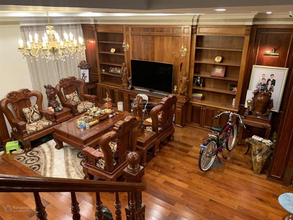 Sở hữu biệt thự hoa sữa 250m2 view sông đẳng cấp nhà hoàn thiện đẹp, vị trí đường thông, giá 125 tỷ