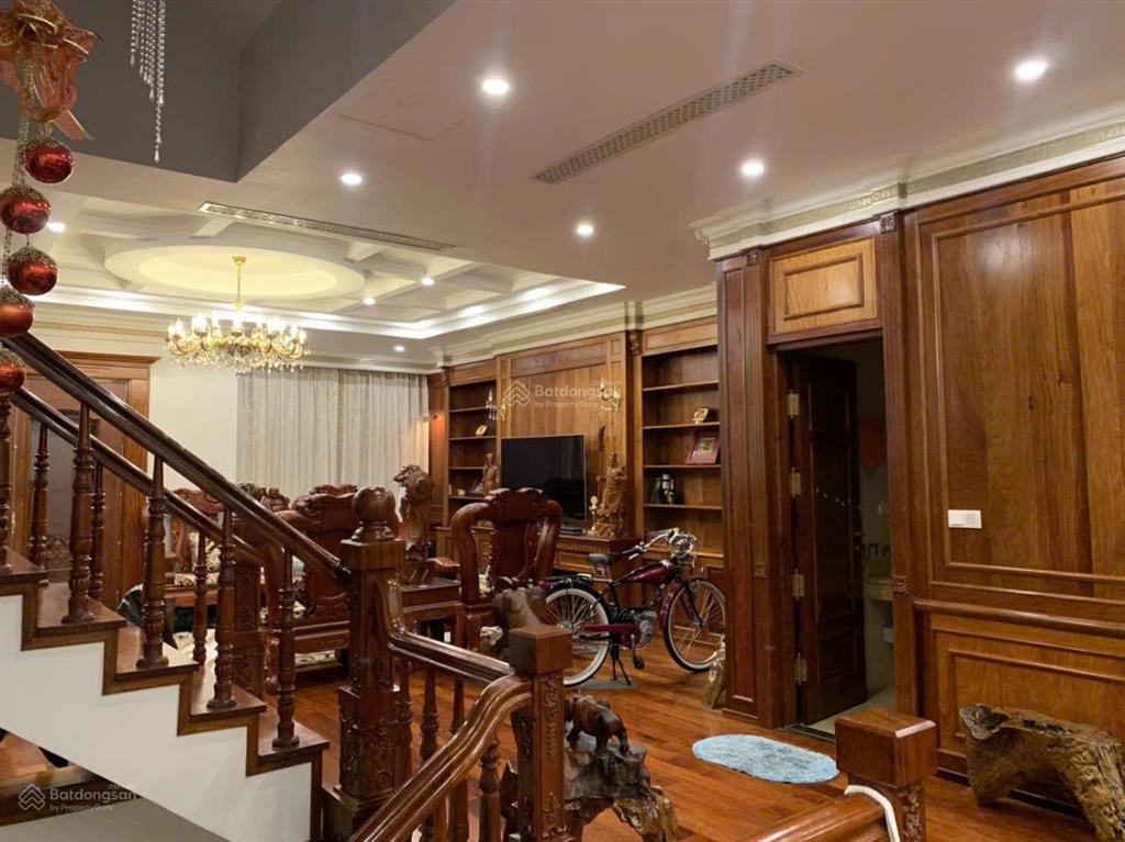 Sở hữu biệt thự hoa sữa 250m2 view sông đẳng cấp nhà hoàn thiện đẹp, vị trí đường thông, giá 125 tỷ