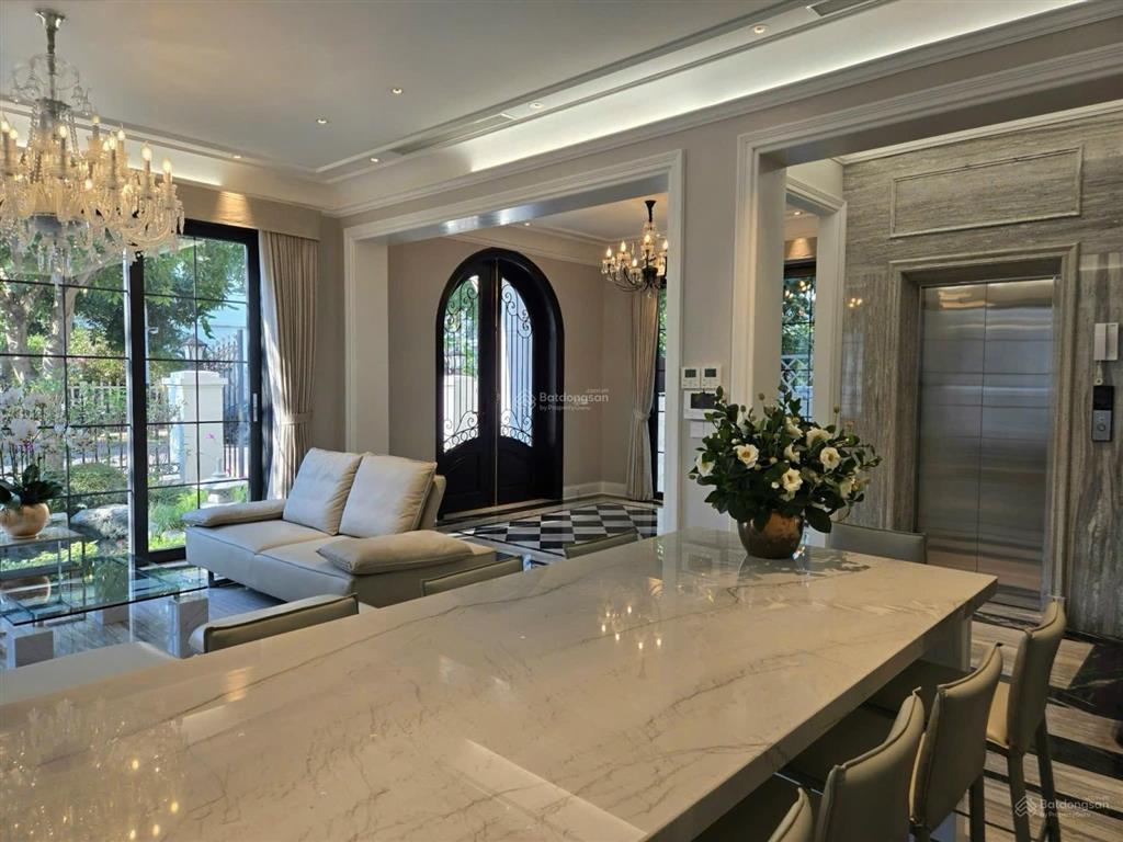 Đơn lập hoa phượng 146m2  đường rộng 4 làn xe  lắp thang máy nội thất đẹp