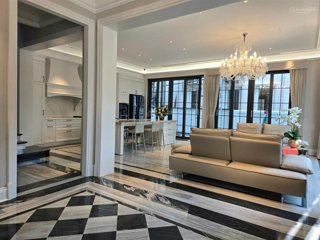 Đơn lập hoa phượng 146m2  đường rộng 4 làn xe  lắp thang máy nội thất đẹp