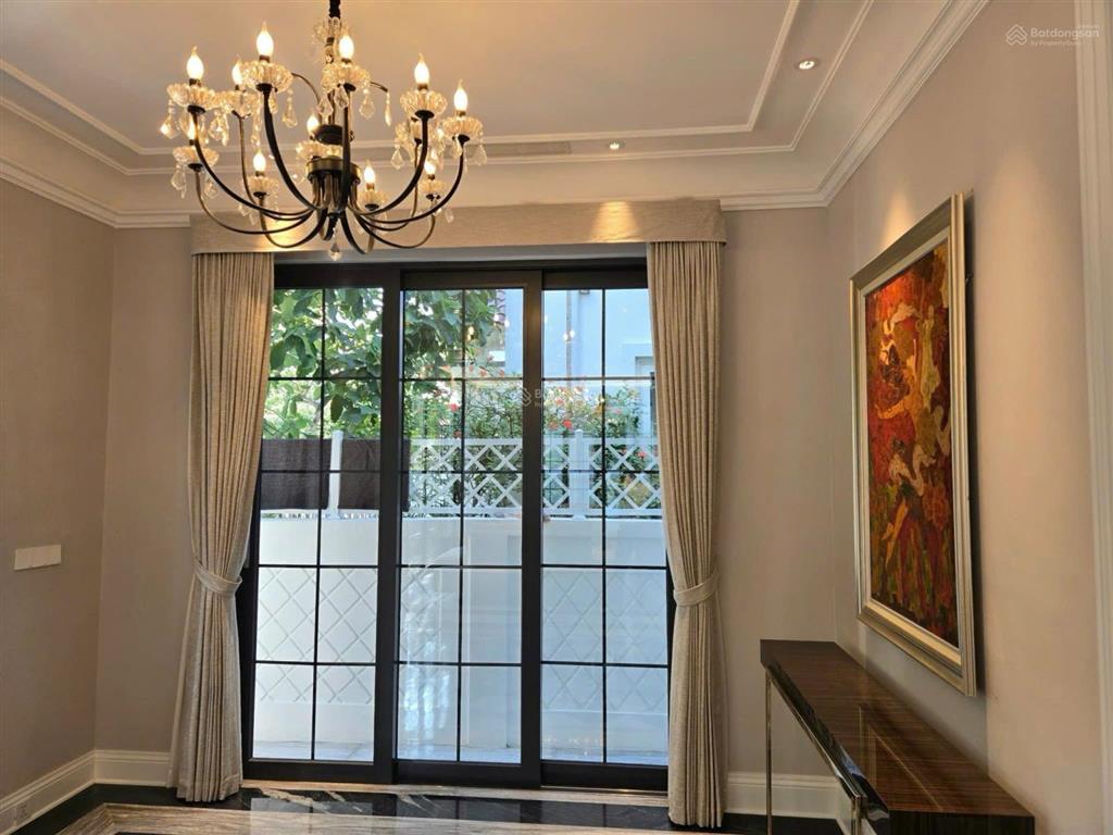 Đơn lập hoa phượng 146m2  đường rộng 4 làn xe  lắp thang máy nội thất đẹp