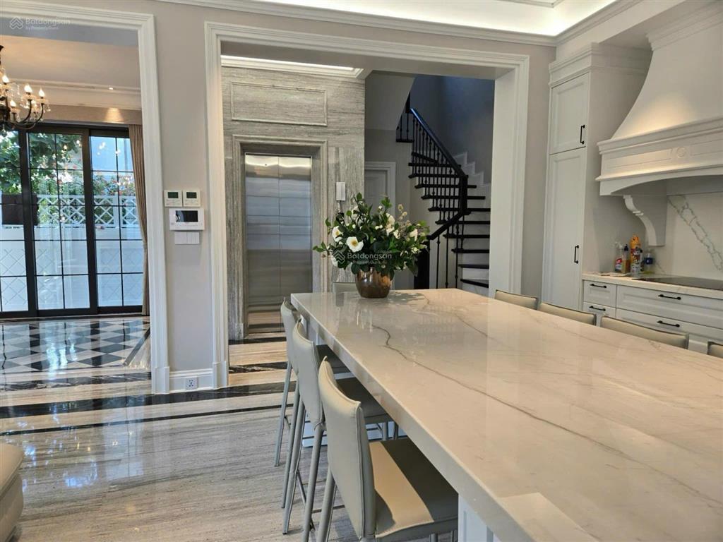 Đơn lập hoa phượng 146m2  đường rộng 4 làn xe  lắp thang máy nội thất đẹp