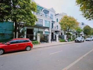 Bán biệt đơn lập thô bên hồ 13ha 384m2, 3 tầng, mặt tiền 16m, hướng đông nam