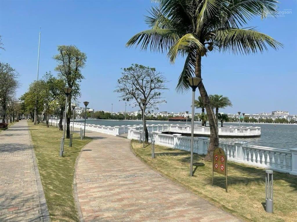 Biệt thự song lập nguyệt quế 61 tỷ 152m2 có thang máy, sát hồ 12ha.