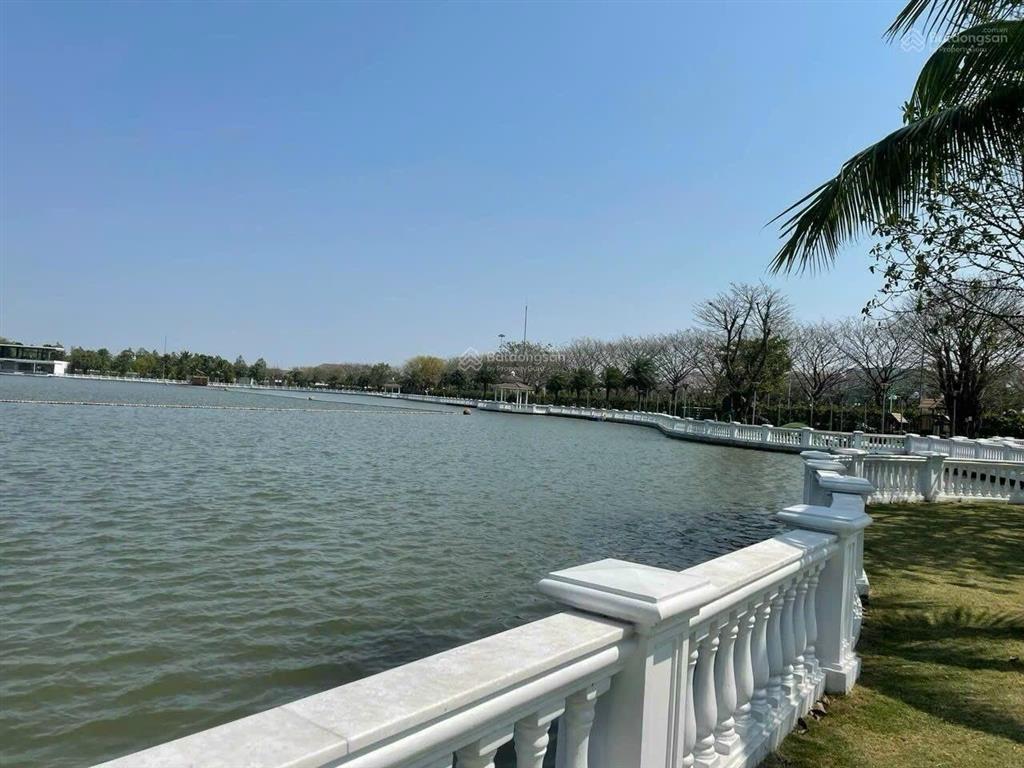 Biệt thự song lập nguyệt quế 61 tỷ 152m2 có thang máy, sát hồ 12ha.
