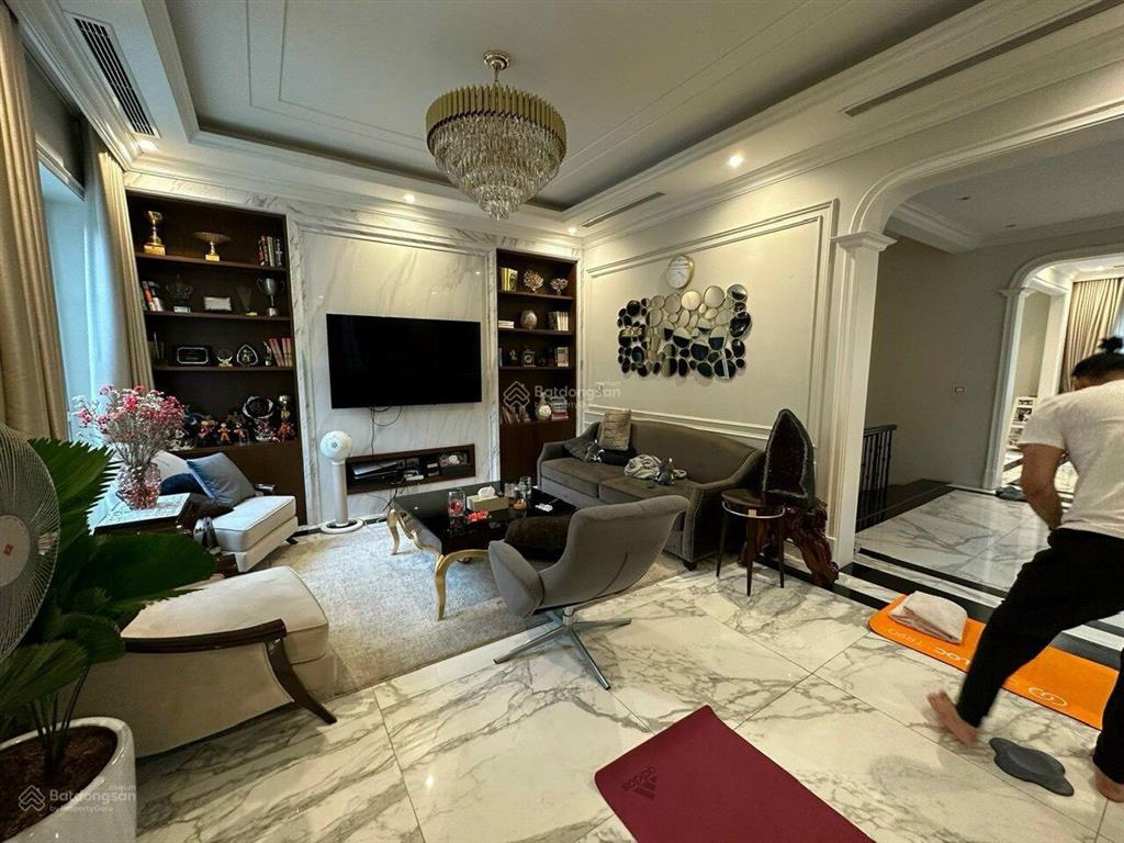 Biệt thự song lập nguyệt quế 61 tỷ 152m2 có thang máy, sát hồ 12ha.