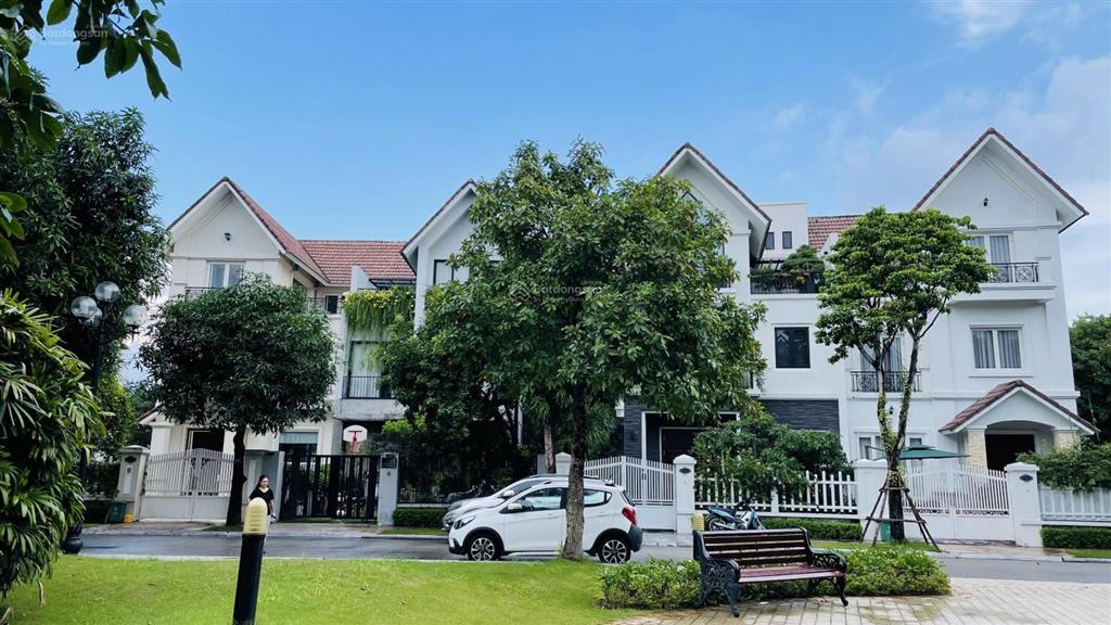 Bán biệt thự hoa phượng, 200m2, mặt tiền 10m, view almaz 130 tỷ. riêng một tiểu khu.