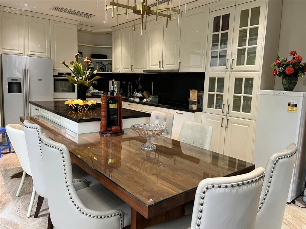 Bán biệt thự góc bề thế mặt tiền 26,5m chỉ 88 tỷ dt 184m2  hoàn thiện đẹp, lắp thang máy.