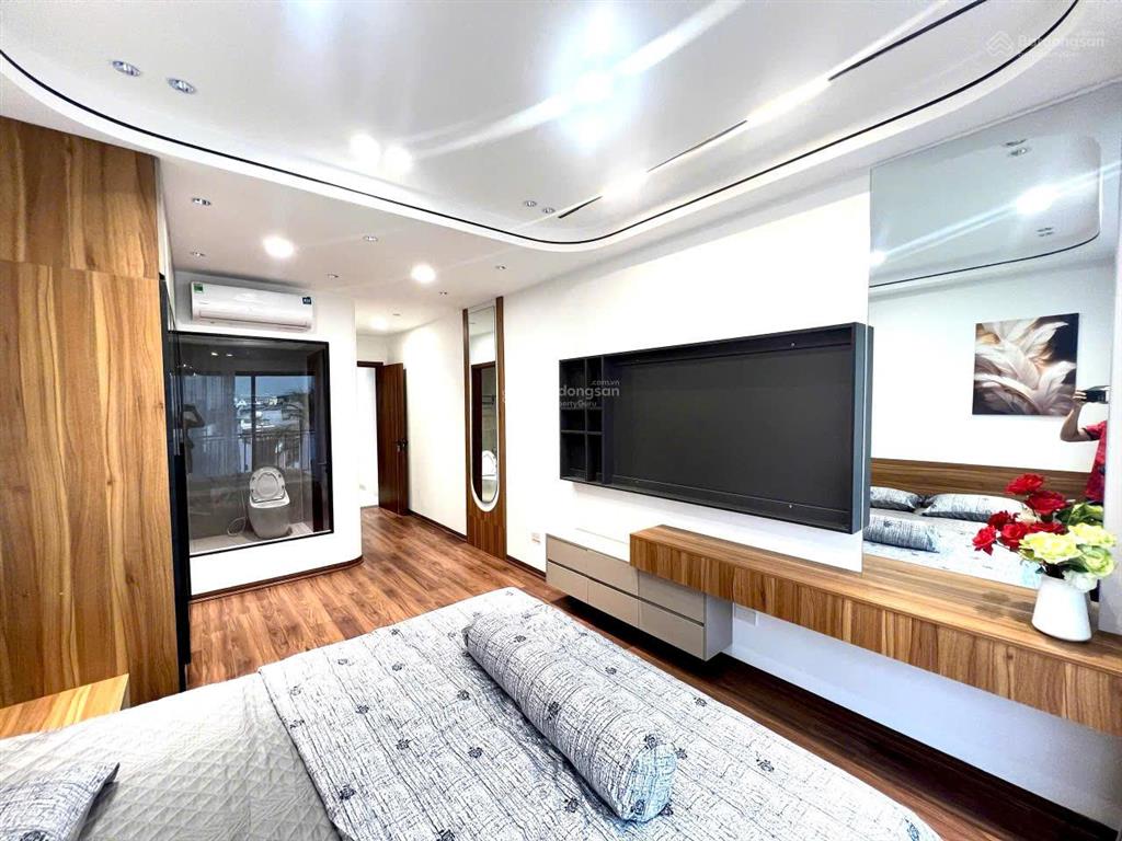 Bán nhà mặt phố hoa lâm, 13,8 tỷ, 45,5m2, 4pn, 6wc, q. long biên, thang máy hiện đại