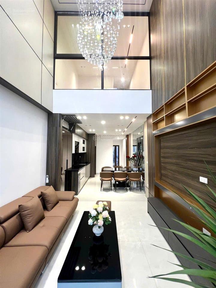 Bán nhà mặt phố hoa lâm, 13,8 tỷ, 45,5m2, 4pn, 6wc, q. long biên, thang máy hiện đại