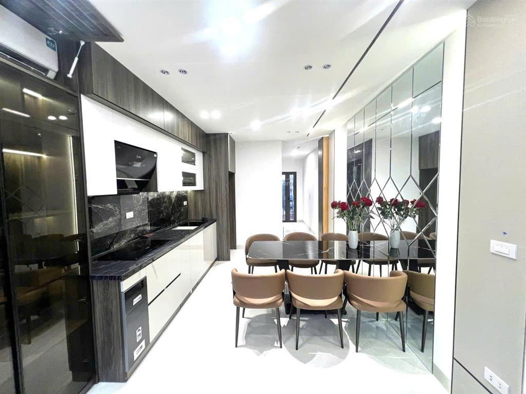 Bán nhà mặt phố hoa lâm, 13,8 tỷ, 45,5m2, 4pn, 6wc, q. long biên, thang máy hiện đại