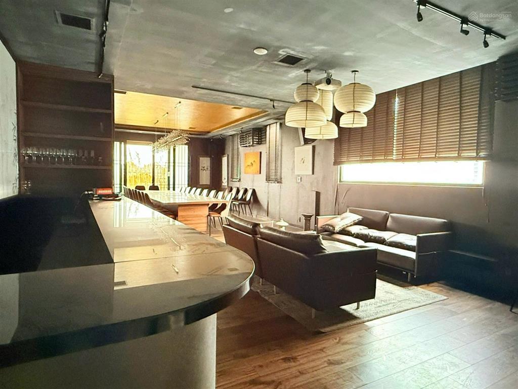 Bán nhà đường xuân thủy dt 8x30m kết cấu 4 tầng  hđt 111,305 triệu  giá bán 40 tỷ (chính chủ)