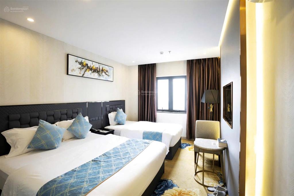 Bán nhà ngay sân bay! cần bán gấp nhà mặt tiền lam sơn, p. 2, tân bình. (9x20m)  3 tầng. giá 35 tỷ