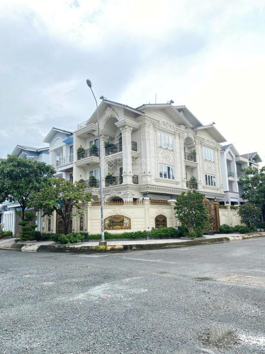 Bán biệt thự 529m2, 2 mặt tiền khu bình lợi, có thang máy  23x28m, 3 tầng  giá bán 45 tỷ