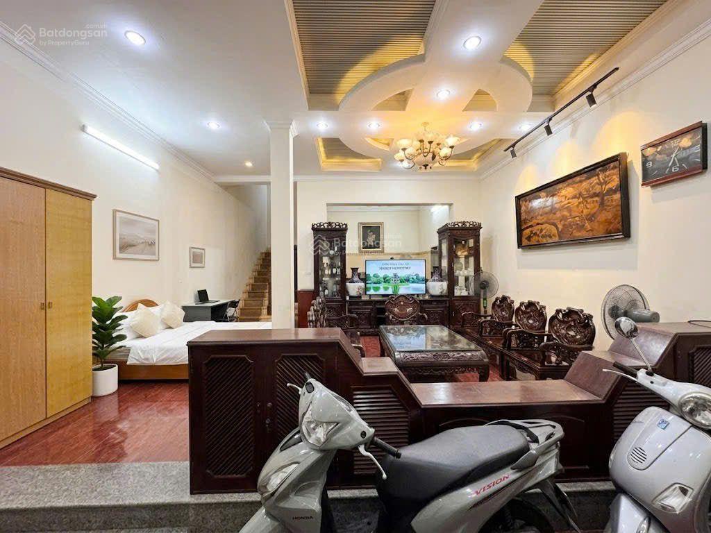 Phân lô hoàng cầu 67m2  mặt tiền 6.3m  32 tỷ  ô tô tránh đỗ  sát hồ thoáng mát.