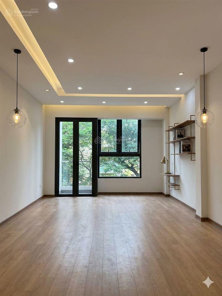 Bán nhà hoàng cầu 62m2, 5 tầng thang máy, ô tô tránh, vỉa hè  chỉ 27.9 tỷ