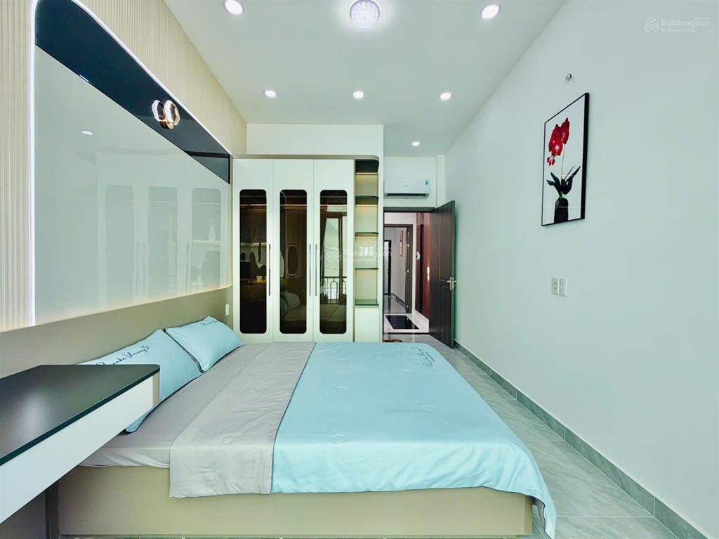 Nhà mới chính chủ can bán gấp dt ngang 3 no hậu 3,7 m dài 13 trệt lầu gồm 3 pn 3wc giá 5 tỷ 9 tl