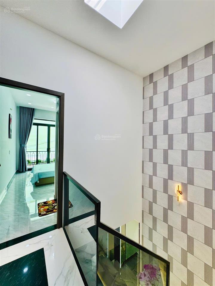Nhà mới chính chủ can bán gấp dt ngang 3 no hậu 3,7 m dài 13 trệt lầu gồm 3 pn 3wc giá 5 tỷ 9 tl