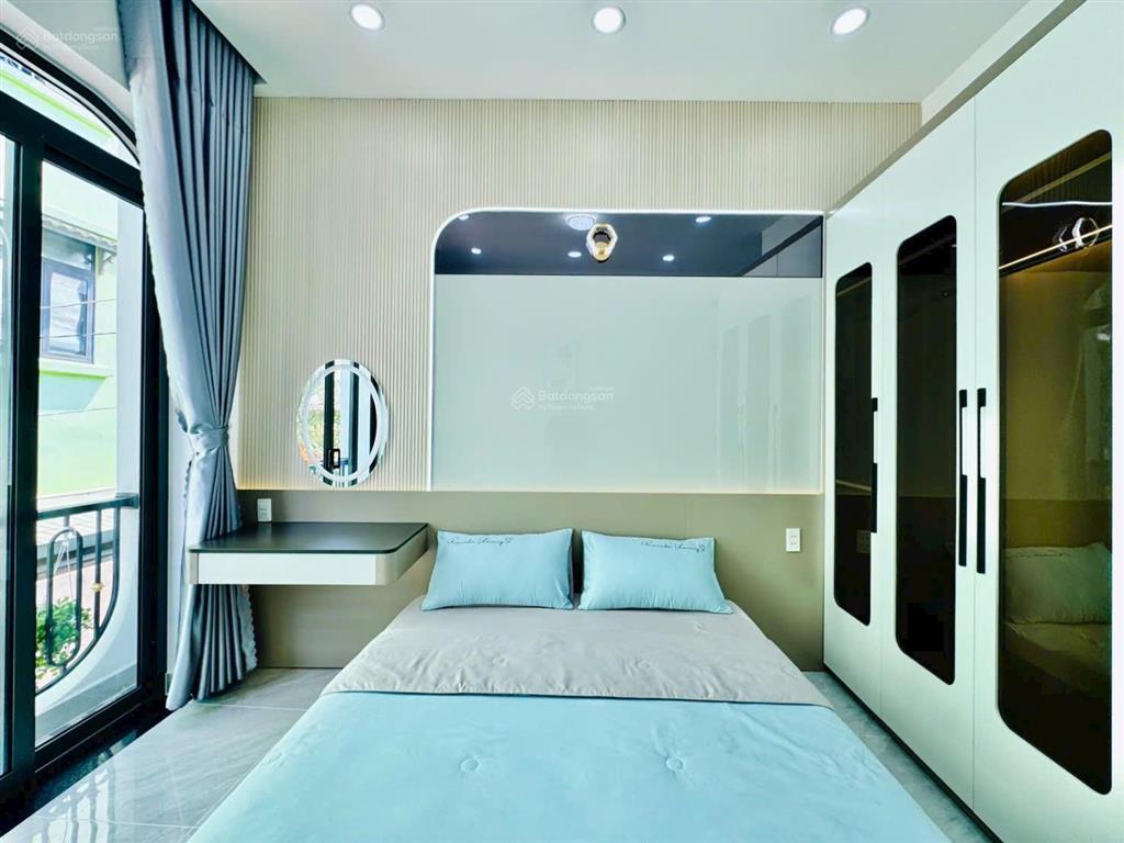 Nhà mới chính chủ can bán gấp dt ngang 3 no hậu 3,7 m dài 13 trệt lầu gồm 3 pn 3wc giá 5 tỷ 9 tl