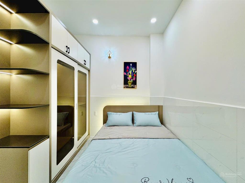 Nhà mới chính chủ can bán gấp dt ngang 3 no hậu 3,7 m dài 13 trệt lầu gồm 3 pn 3wc giá 5 tỷ 9 tl