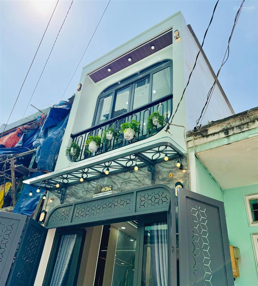 Nhà mới chính chủ can bán gấp dt ngang 3 no hậu 3,7 m dài 13 trệt lầu gồm 3 pn 3wc giá 5 tỷ 9 tl