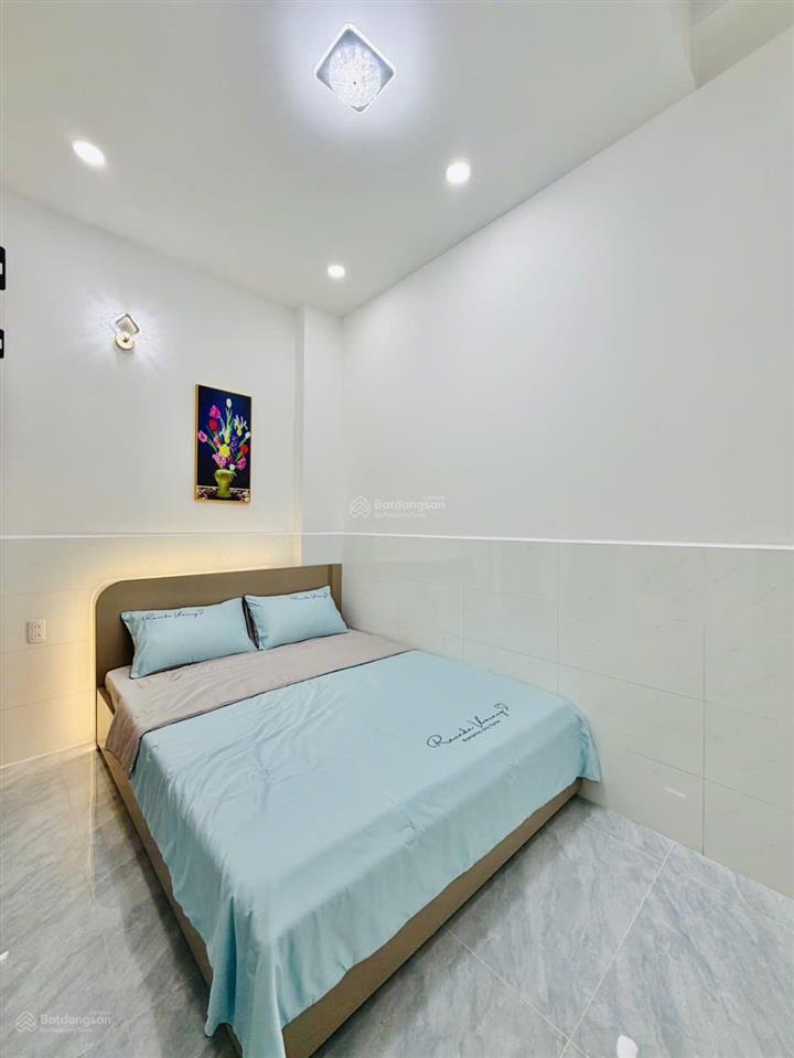 Nhà mới chính chủ can bán gấp dt ngang 3 no hậu 3,7 m dài 13 trệt lầu gồm 3 pn 3wc giá 5 tỷ 9 tl
