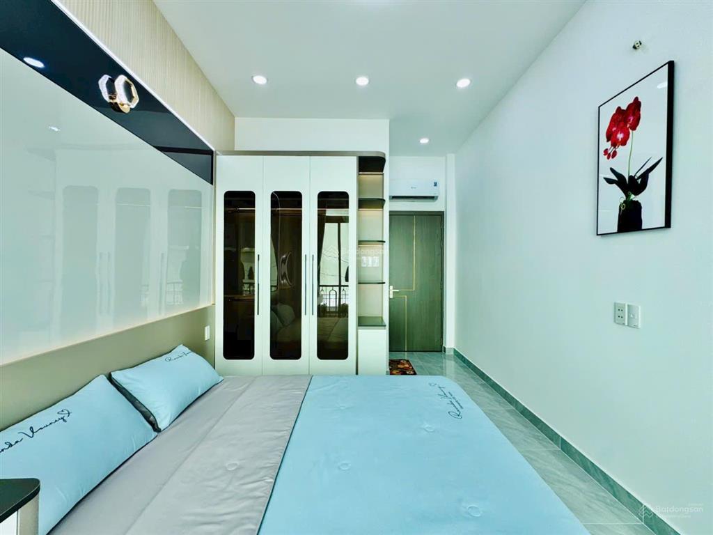 Nhà mới chính chủ can bán gấp dt ngang 3 no hậu 3,7 m dài 13 trệt lầu gồm 3 pn 3wc giá 5 tỷ 9 tl