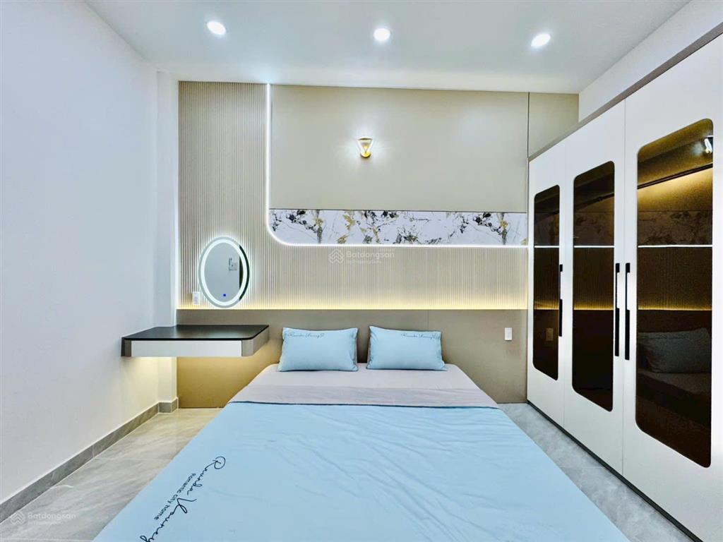 Nhà mới chính chủ can bán gấp dt ngang 3 no hậu 3,7 m dài 13 trệt lầu gồm 3 pn 3wc giá 5 tỷ 9 tl