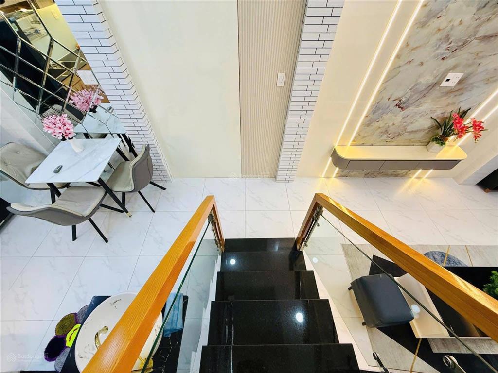 Nhà đuờng phan huy ich trệt 2 lầu có 3 pn 3wc giá  4.89 tỉ tl nhẹ