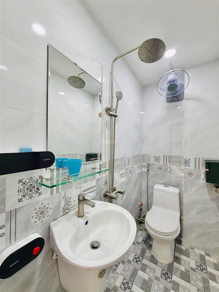 Nhà đuờng phan huy ich trệt 2 lầu có 3 pn 3wc giá  4.89 tỉ tl nhẹ