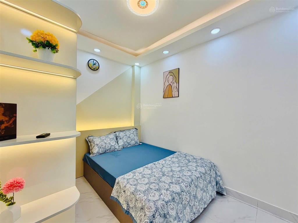 Nhà đuờng phan huy ich trệt 2 lầu có 3 pn 3wc giá  4.89 tỉ tl nhẹ