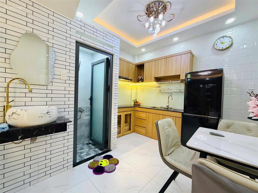 Nhà đuờng phan huy ich trệt 2 lầu có 3 pn 3wc giá  4.89 tỉ tl nhẹ