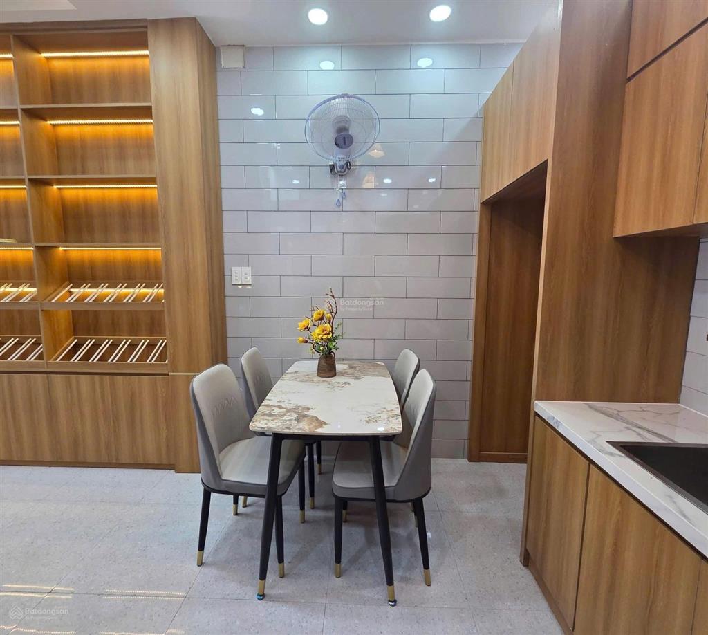 Nhà chinh chủ hẻm thông kinh doanh buôn bán đa ngành nghề diện tích 51 m trệt 3 lầu mới gia hơn 6 t