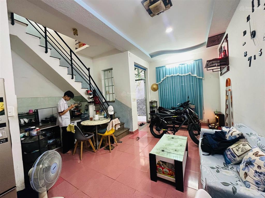 Nhà bán đuờng quang trung gần chợ tân sơn giá  4 tỷ 150 tl dt  5 m x 7 m trệt lầu giá 4 tỷ 150