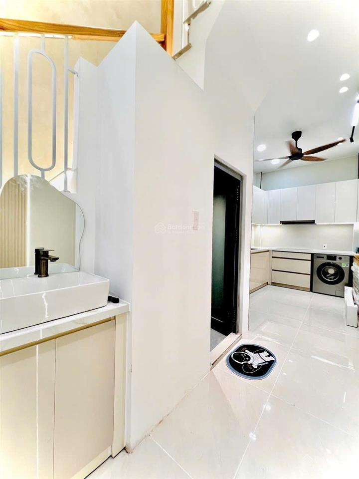 Nhà chinh chủ sổ riêng nguyễn văn quá dt sử dụng 44,5 m trệt lầu gồm 2 pn 2wc