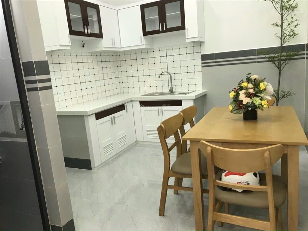 Nhà chính chủ cần tiền bán gấp diện tích 3,2 x 10, 1 lầu 1 xẹt quang trung sổ riêng giá hơn 4 tỷ