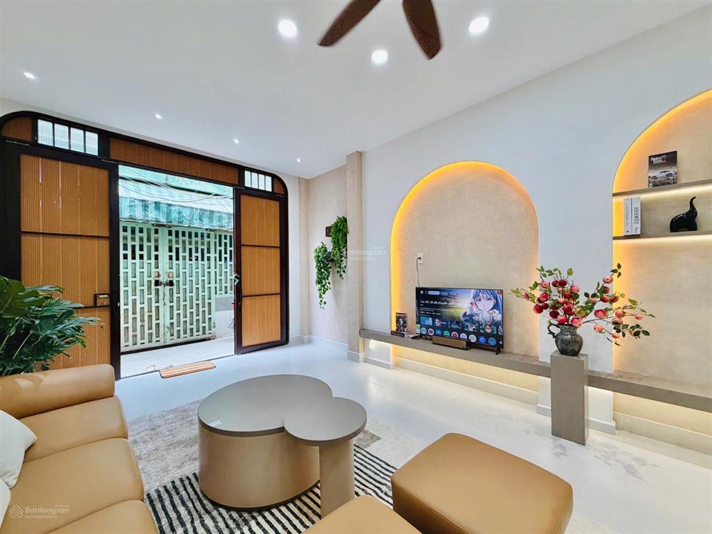 Bán căn nhà siêu đẹp rộng thoáng 2 mặt hẻm giá rẻ công năng nhiều. hẻm xe hơi giá 3 tỷ 680 tr