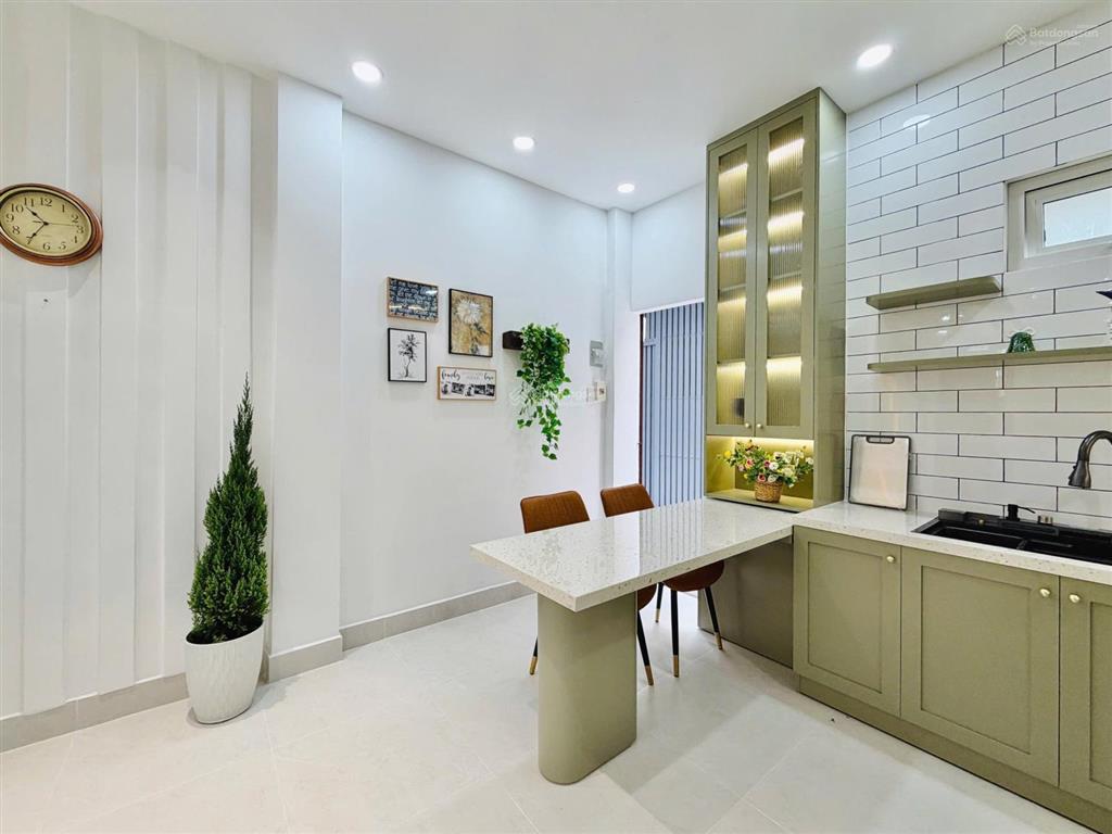 Bán căn nhà siêu đẹp rộng thoáng 2 mặt hẻm giá rẻ công năng nhiều. hẻm xe hơi giá 3 tỷ 680 tr