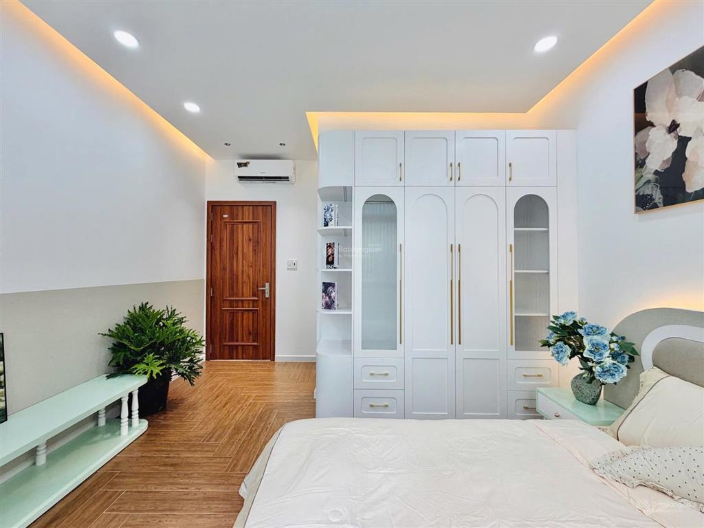Bán căn nhà siêu đẹp rộng thoáng 2 mặt hẻm giá rẻ công năng nhiều. hẻm xe hơi giá 3 tỷ 680 tr
