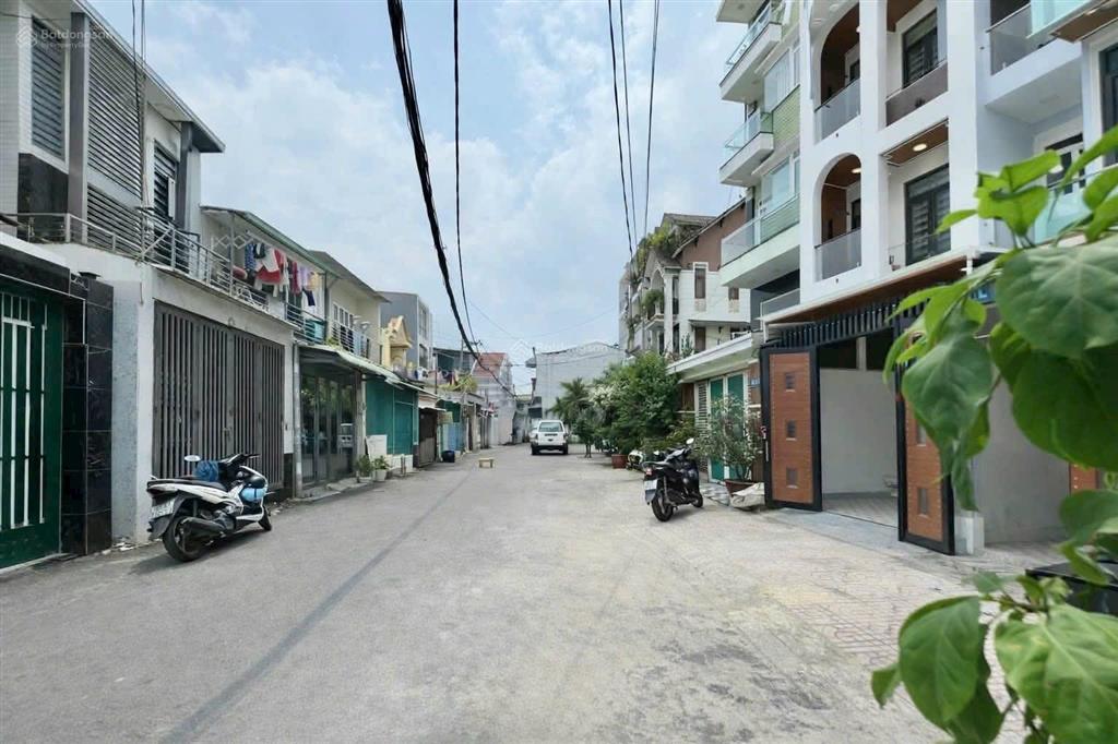 Hạ giá sốc 1 tỷ chỉ còn 8,8 tỷ nhà mới hxh 8m đ. phan huy ích
đối diện emart gò vấp