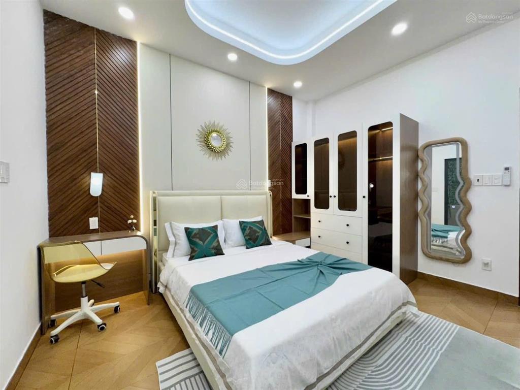 Hạ giá sốc 1 tỷ chỉ còn 8,8 tỷ nhà mới hxh 8m đ. phan huy ích
đối diện emart gò vấp