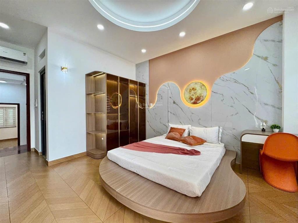 Hạ giá sốc 1 tỷ chỉ còn 8,8 tỷ nhà mới hxh 8m đ. phan huy ích
đối diện emart gò vấp