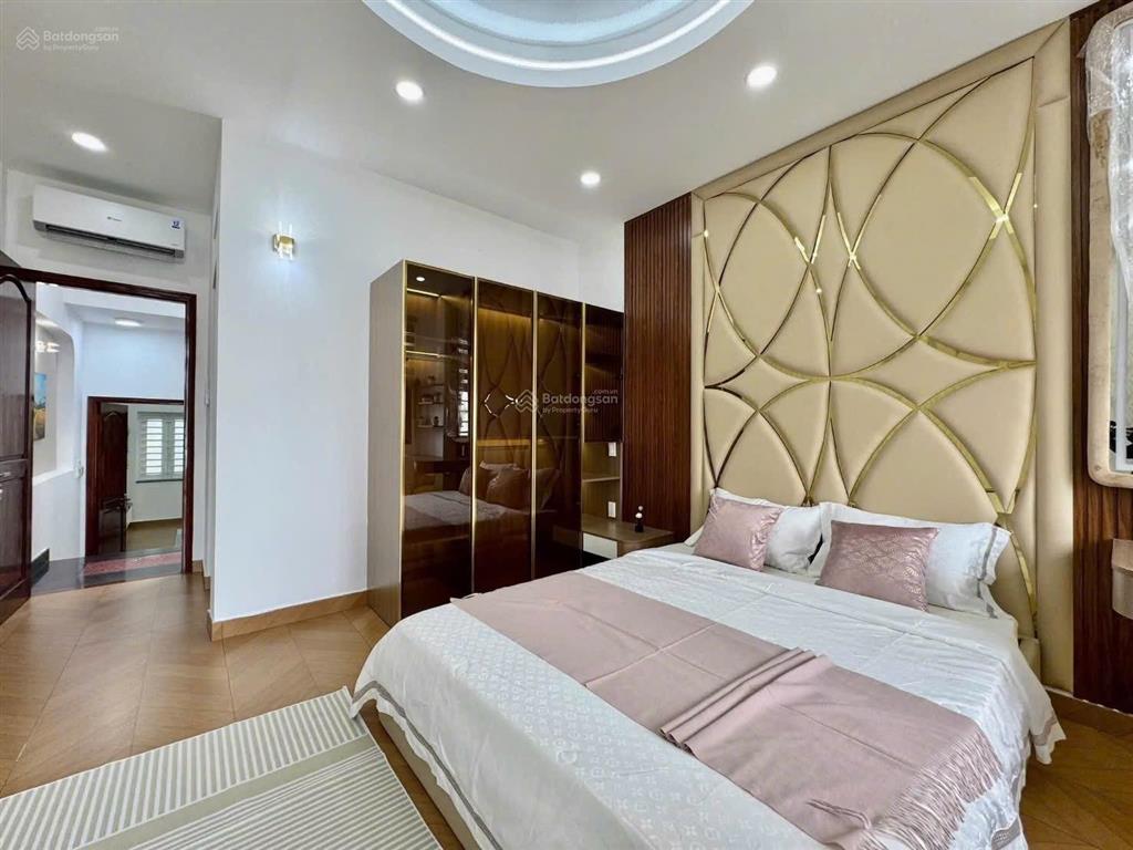 Hạ giá sốc 1 tỷ chỉ còn 8,8 tỷ nhà mới hxh 8m đ. phan huy ích
đối diện emart gò vấp