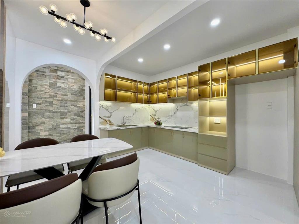 Hạ giá sốc 1 tỷ chỉ còn 8,8 tỷ nhà mới hxh 8m đ. phan huy ích
đối diện emart gò vấp