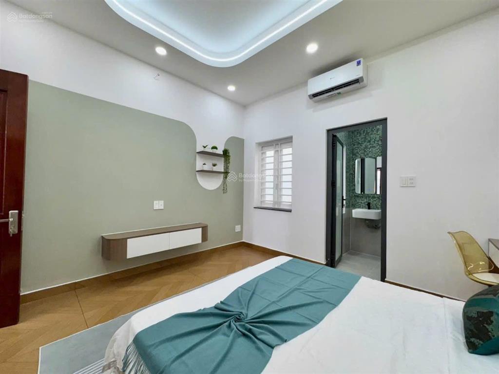 Hạ giá sốc 1 tỷ chỉ còn 8,8 tỷ nhà mới hxh 8m đ. phan huy ích
đối diện emart gò vấp